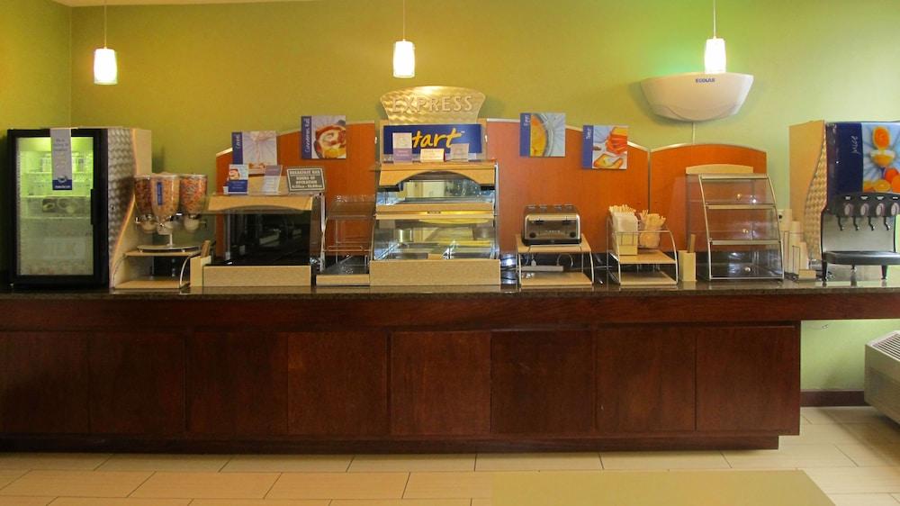 Holiday Inn Express Anderson I-85 - Exit 27- Highway 81 By Ihg Екстериор снимка