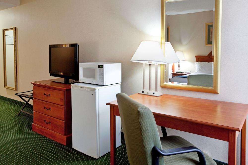 Holiday Inn Express Anderson I-85 - Exit 27- Highway 81 By Ihg Екстериор снимка