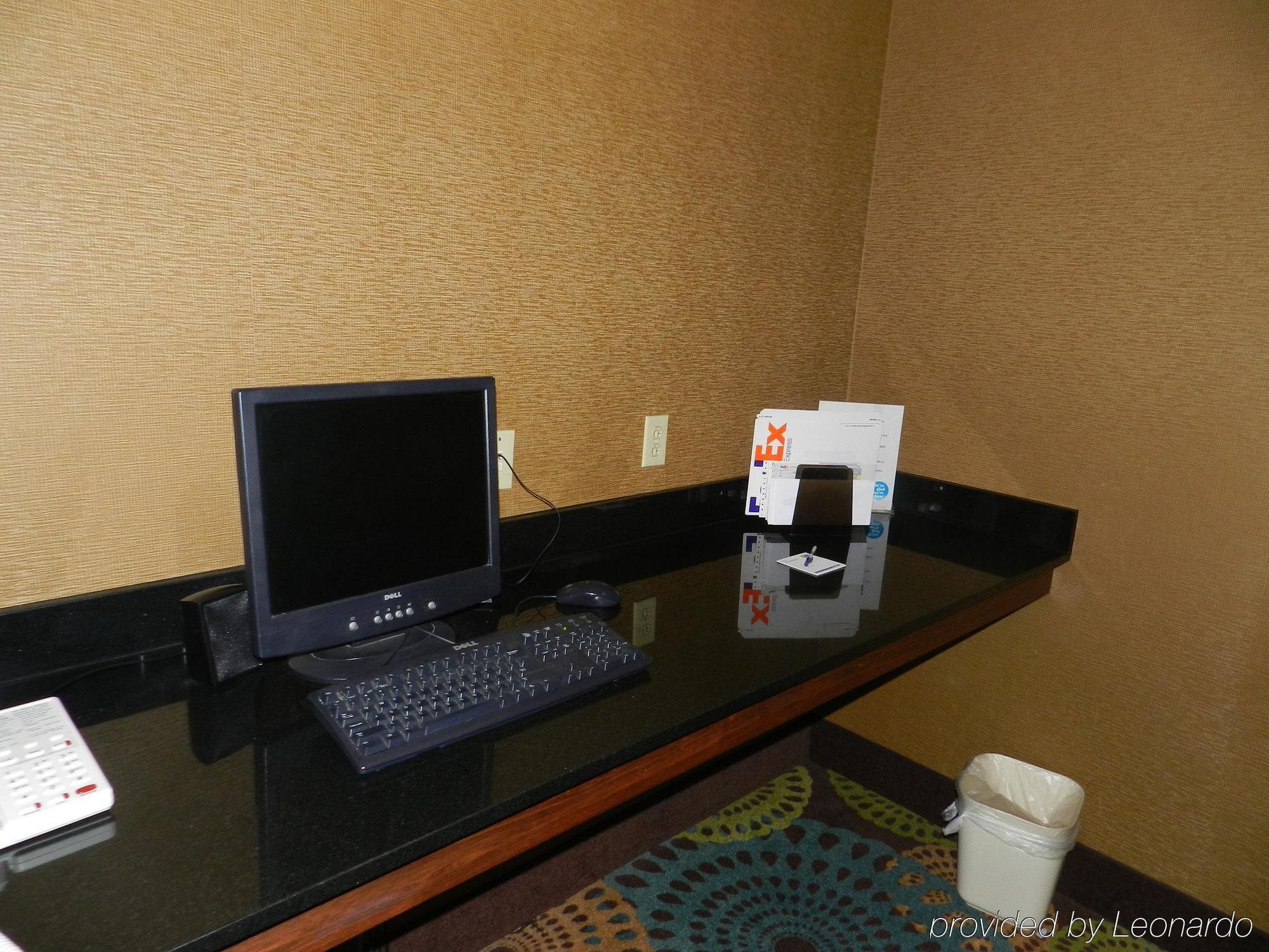 Holiday Inn Express Anderson I-85 - Exit 27- Highway 81 By Ihg Бизнес снимка